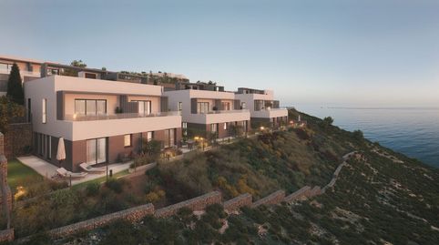 Chalets de lujo modernos en la urbanización Castillo de Lagos junto a Torrox Costa.