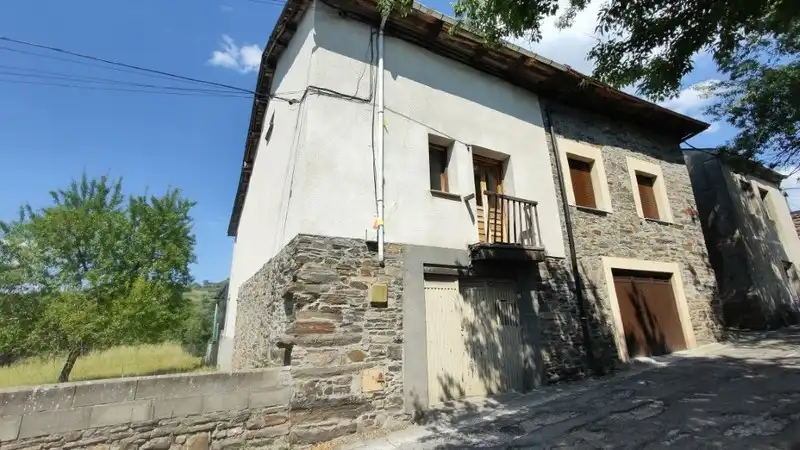 Vista exterior de Casa adosada en venta en Ponferrada