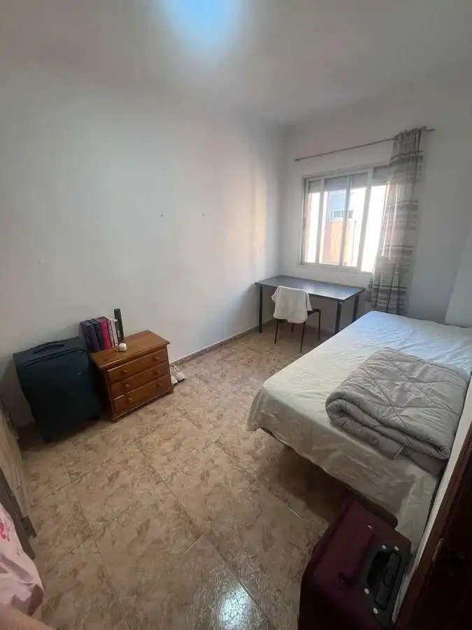 Habitación de Piso en venta en Granada con Amueblado, Microondas y Balcón