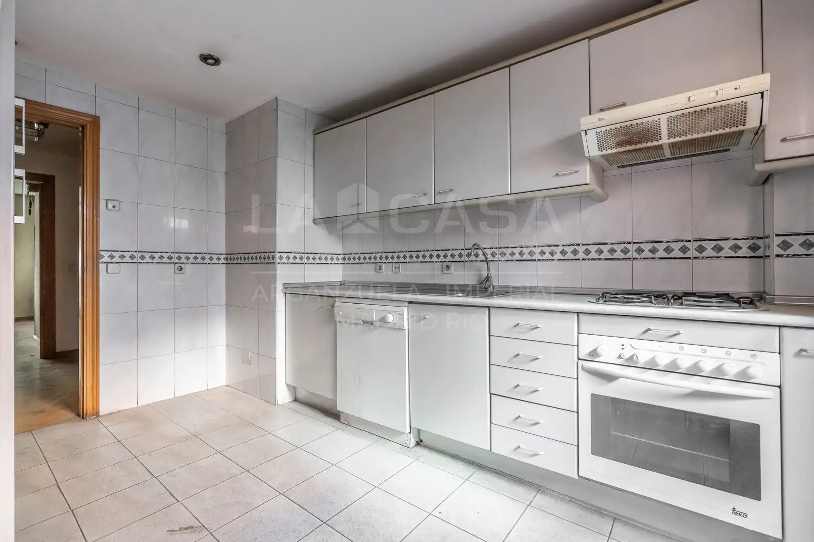 Kitchen of Flat for sale in Madrid  with Heating, Terrace and Balcony