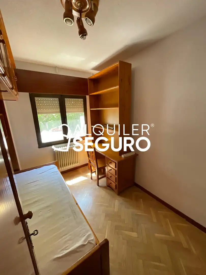 Bedroom of Flat for rent in Madrid  with Air Conditioner, Heating and Swimming Pool