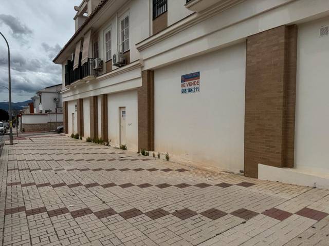 Local comercial en Alquiler en Calle Balzac en Los Almendros - El Limonero - El Tomillar