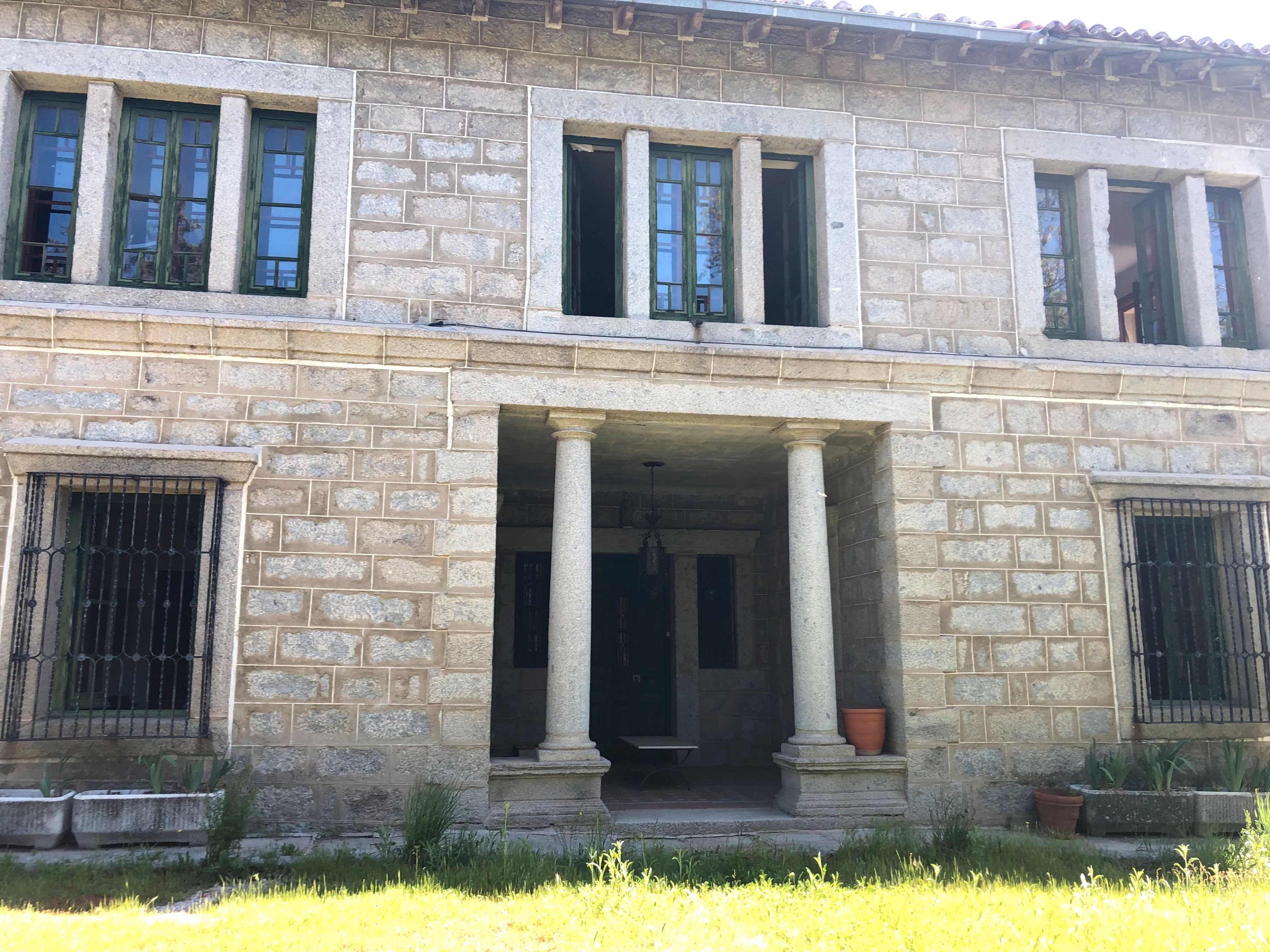 Vista exterior de Casa o xalet en venda en Guadarrama amb Calefacció, Jardí privat i Terrassa
