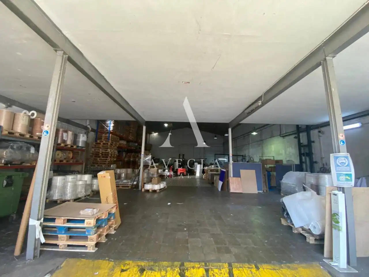 Nau industrial en venda en Ripollet