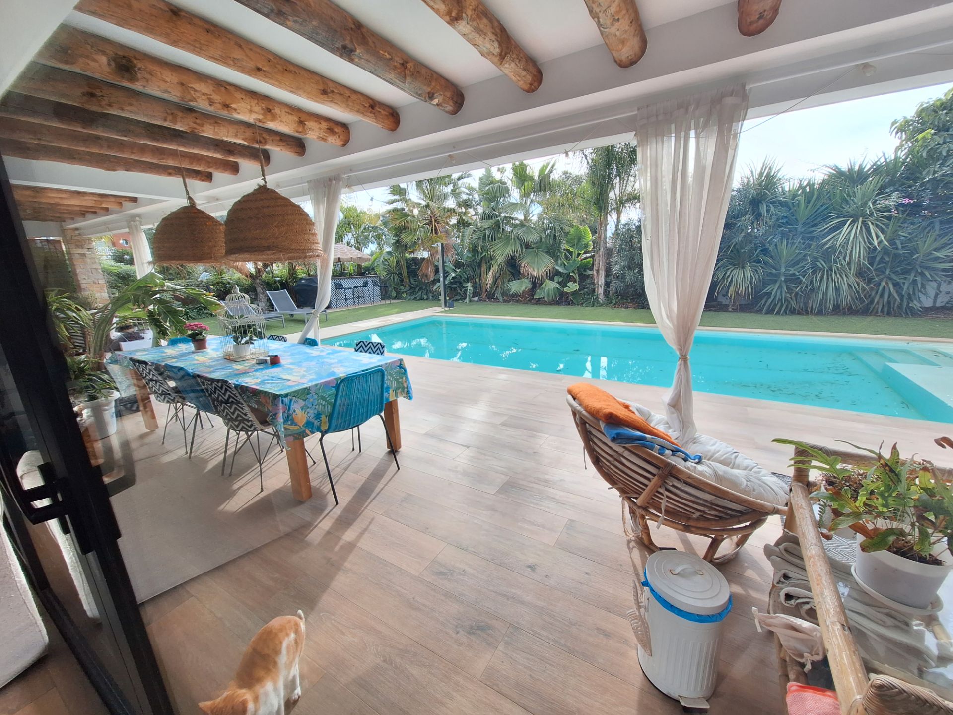 Piscina de Apartament de lloguer en Sitges amb Aire condicionat, Calefacció i Jardí privat
