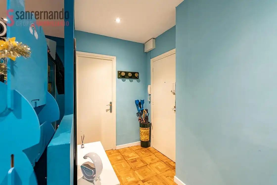 Piso en venta en Torrelavega  con Parquet, Terraza y Amueblado