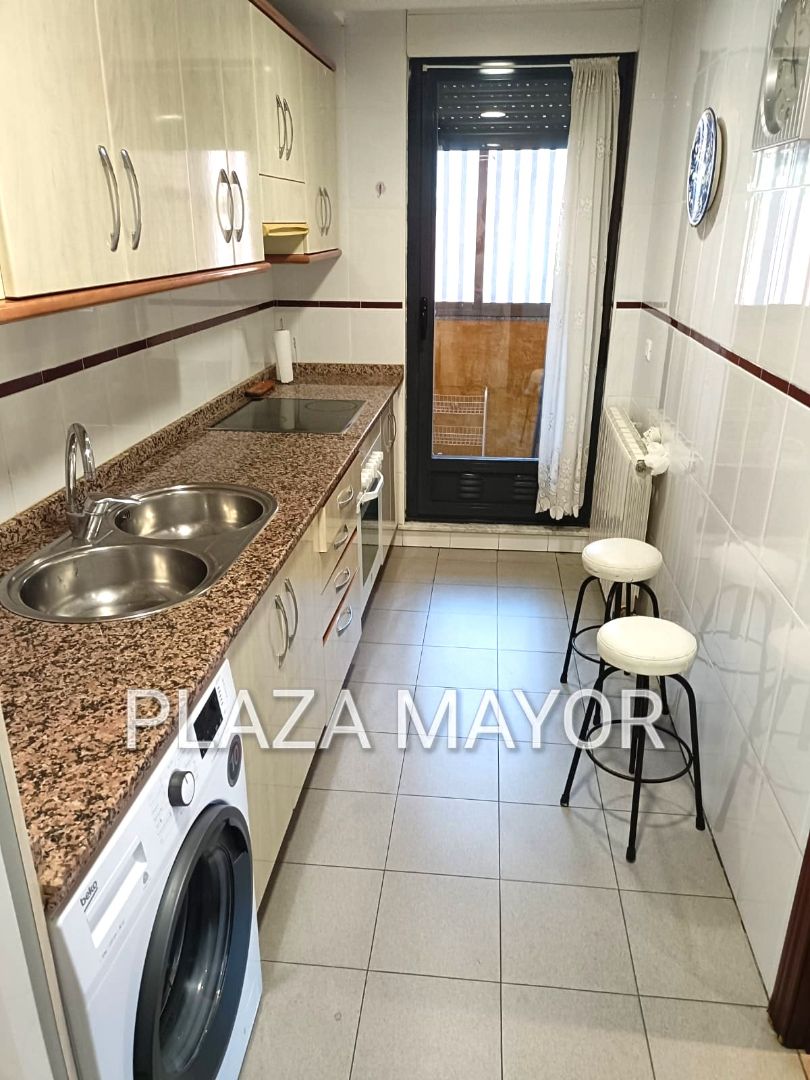 Kitchen of Flat for sale in Salamanca Capital  with Heating, Oven and Washing machine