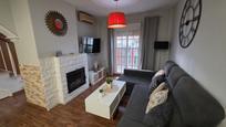 Living room of House or chalet for sale in Mairena del Aljarafe  with Air Conditioner, Heating and Parquet flooring