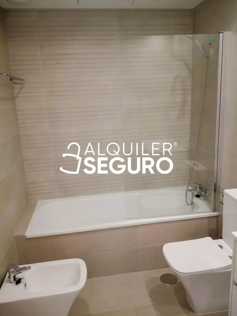 Bathroom of Attic for rent in Arroyo de la Encomienda  with Heating, Terrace and Storage room