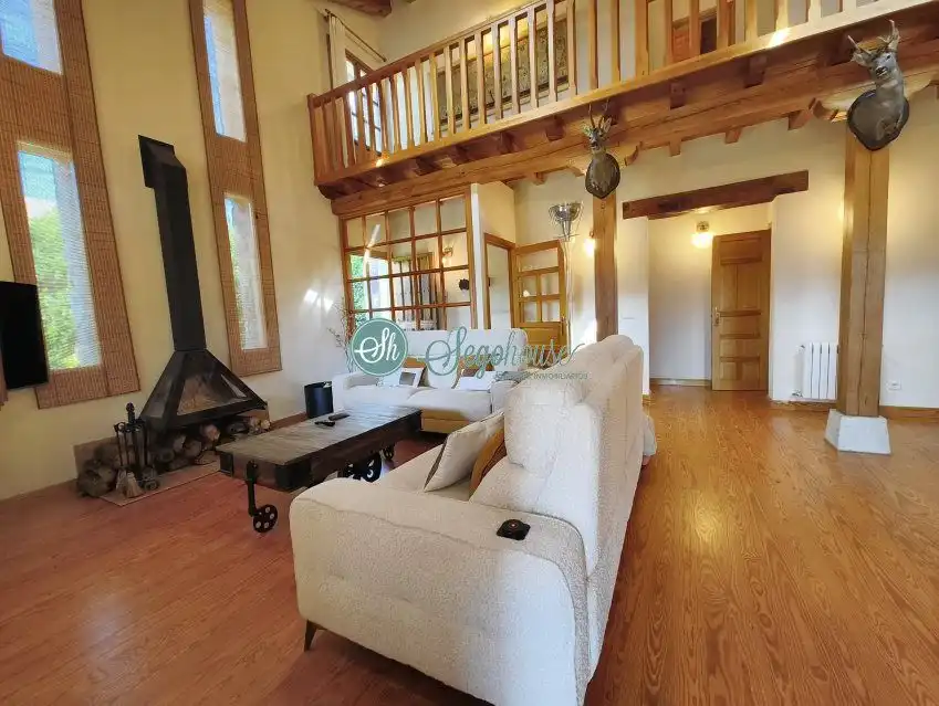Sala de estar de Casa o chalet en venta en Palazuelos de Eresma con Calefacción, Terraza y Amueblado