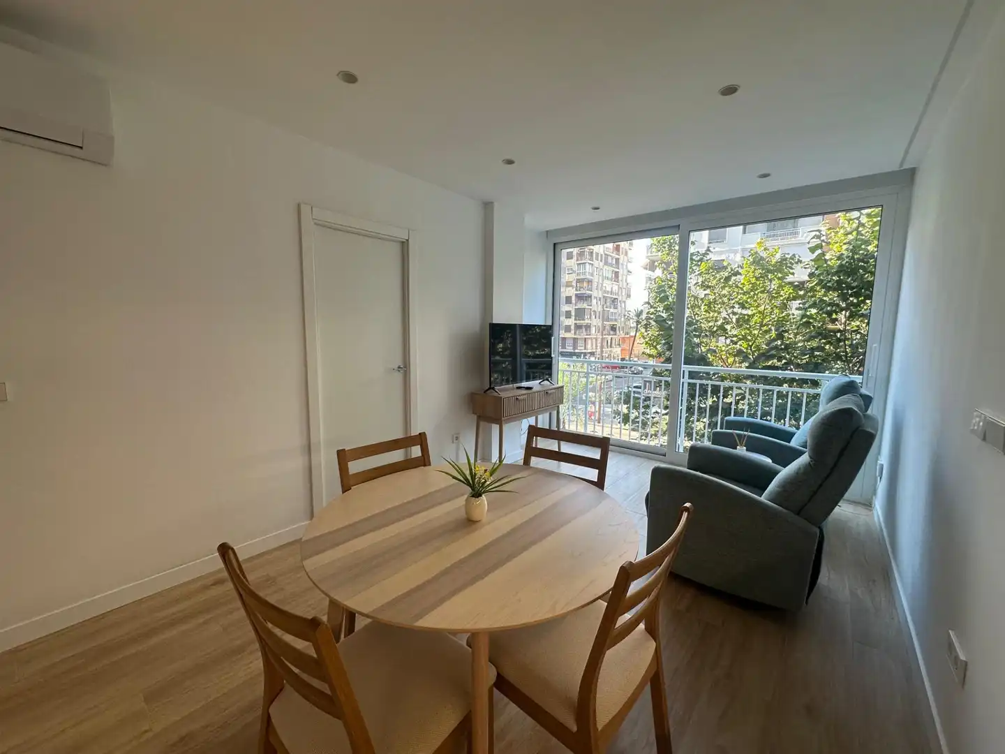 Flat with lift to rent in Avenida GENERAL PRIMO RIVERA, imagen 2