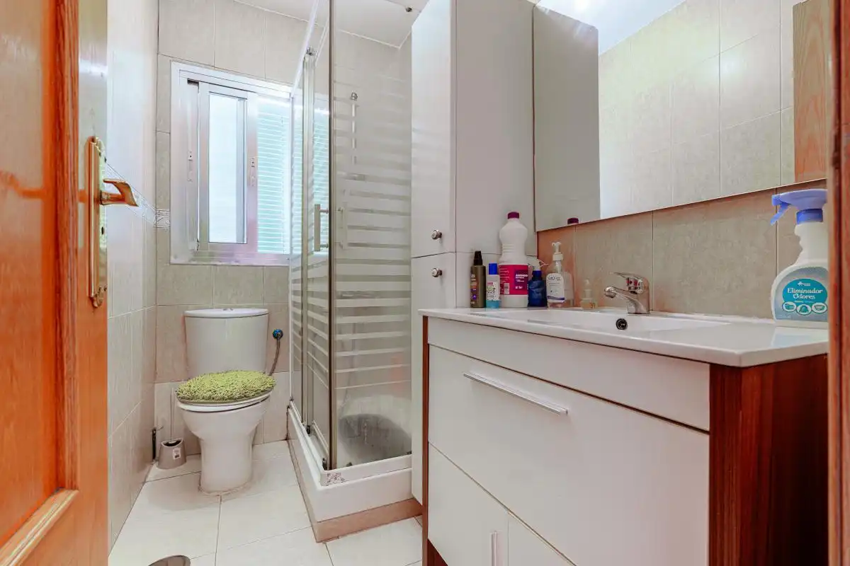 Bathroom of Flat for sale in Madrid  with Heating, Terrace and Balcony