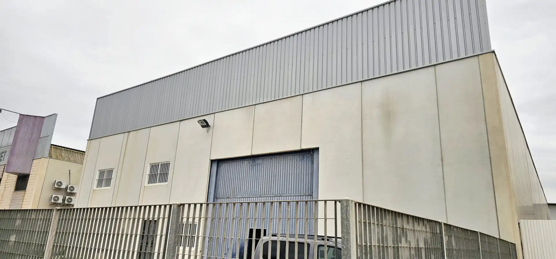 Außenansicht von Fabrikhallen zur Miete in Alcantarilla