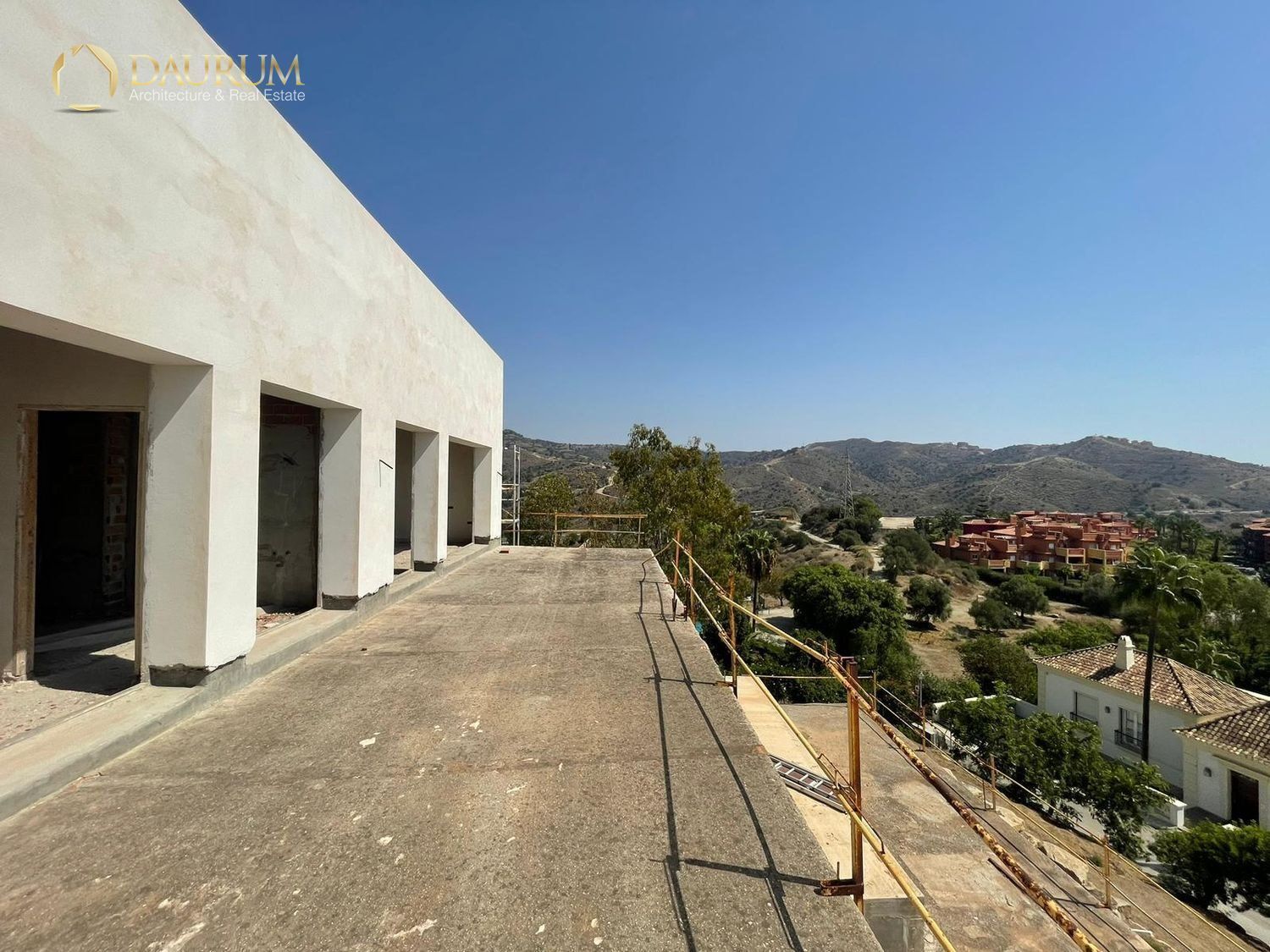 Terrace of House or chalet for sale in Marbella  with Air Conditioner, Heating and Private garden