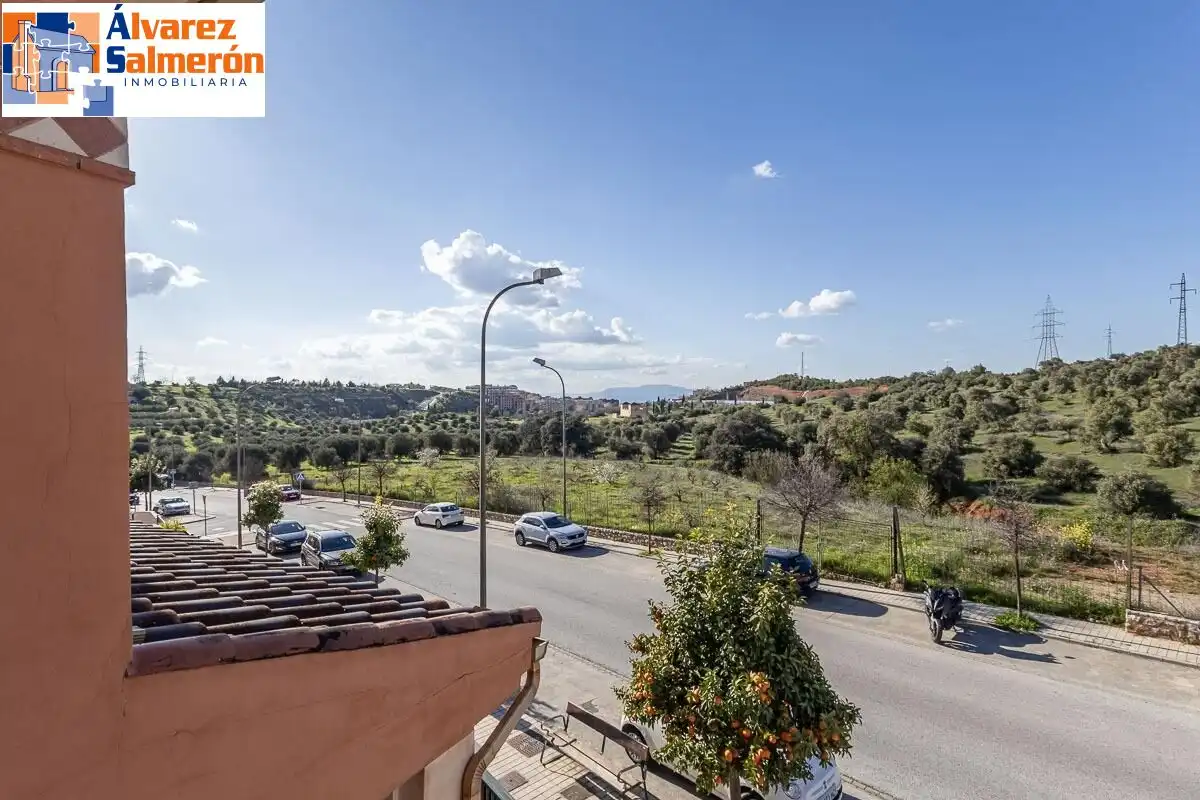 Vista exterior de Casa adosada en venta en Huétor Vega con Aire acondicionado, Terraza y Trastero