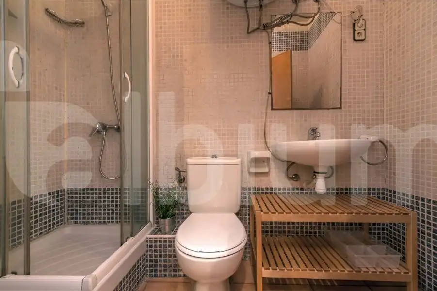 Badezimmer von Wohnung zur Miete in Barcelona mit Klimaanlage und Heizung