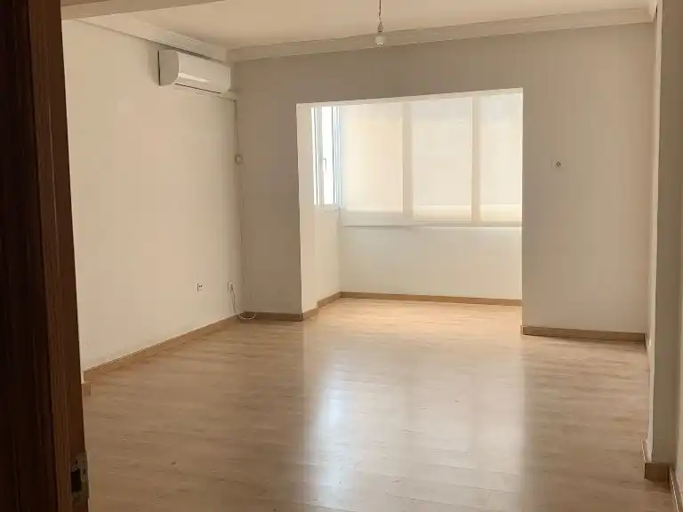 Local de lloguer en La Rinconada amb Aire condicionat, Calefacció i Parquet