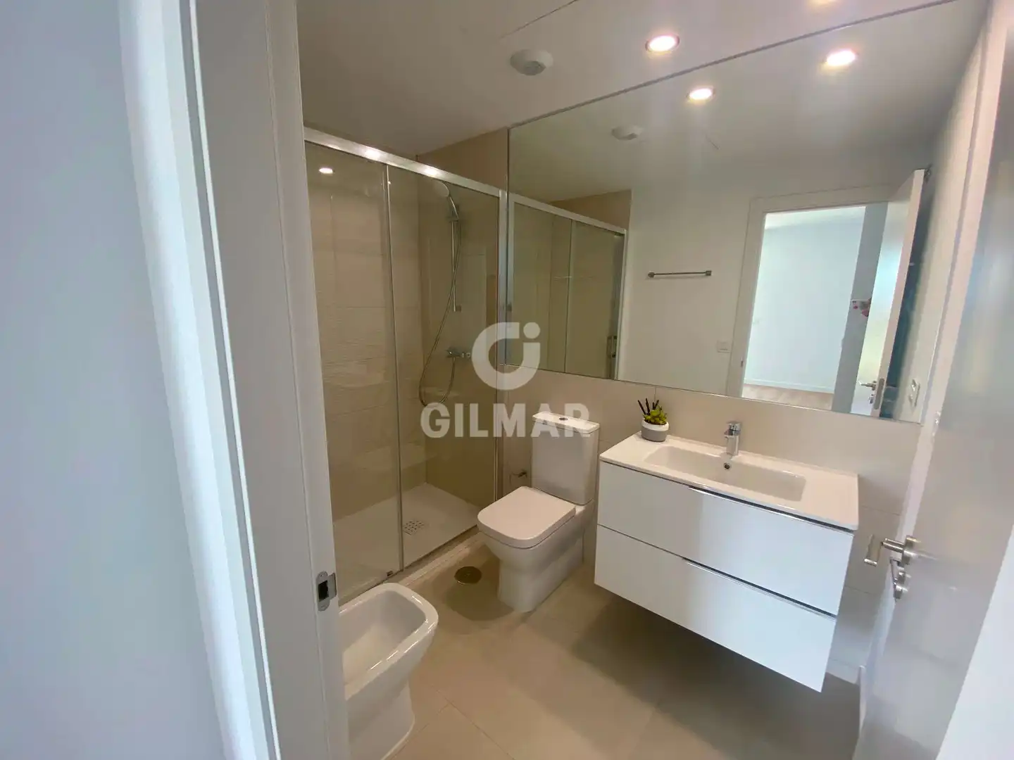 Baño de Piso de alquiler en Tomares con Calefacción, Jardín privado y Trastero