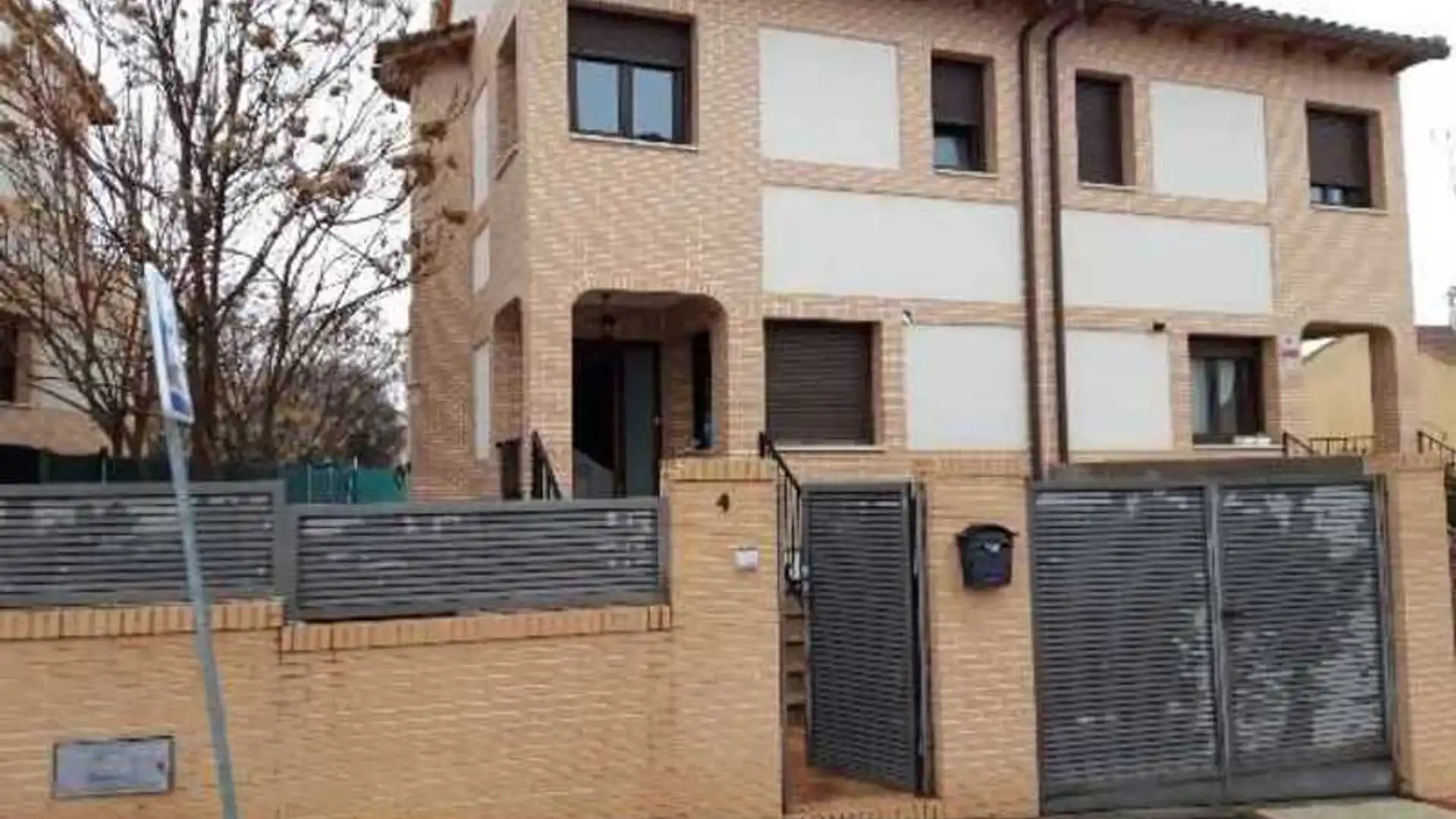 Vista exterior de Casa o chalet en venta en Villaluenga de la Sagra con Calefacción, Jardín privado y Terraza