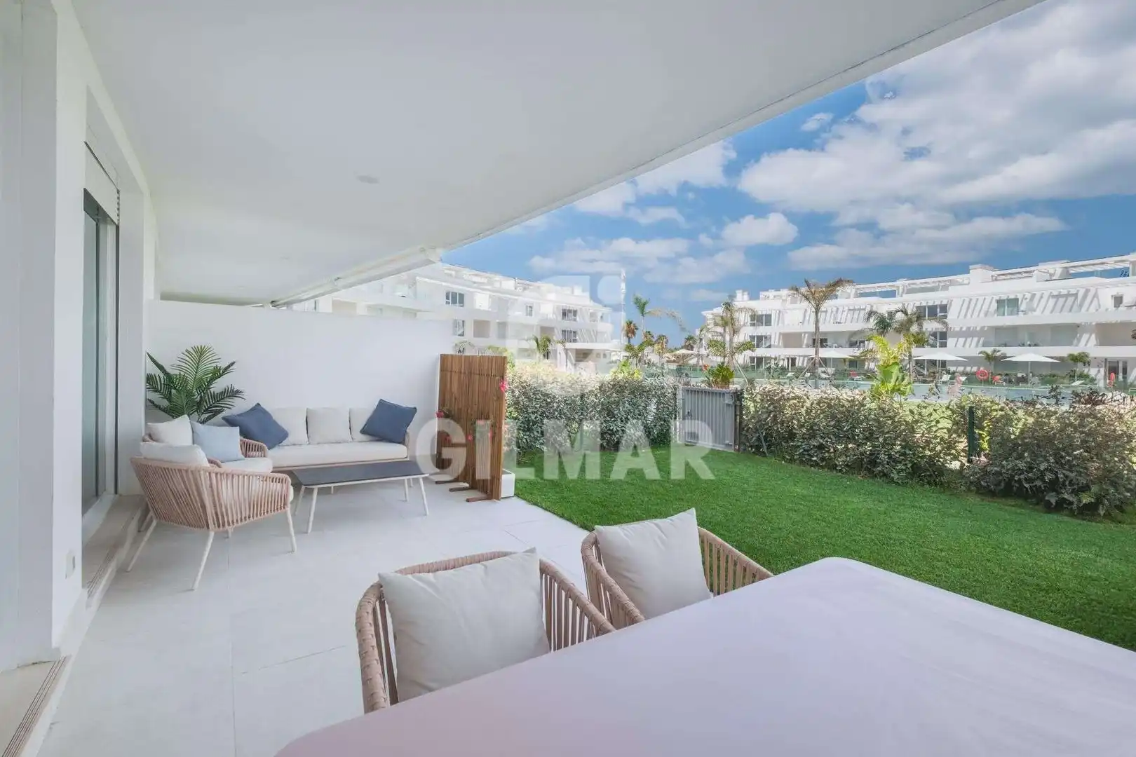 Terrasse von Wohnung zur Miete in Chipiona mit Klimaanlage, Privatgarten und Möbliert