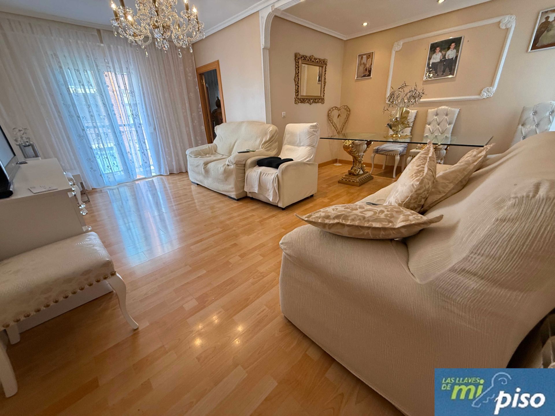 Living room of Flat for sale in Valladolid Capital  with Air Conditioner, Heating and Parquet flooring