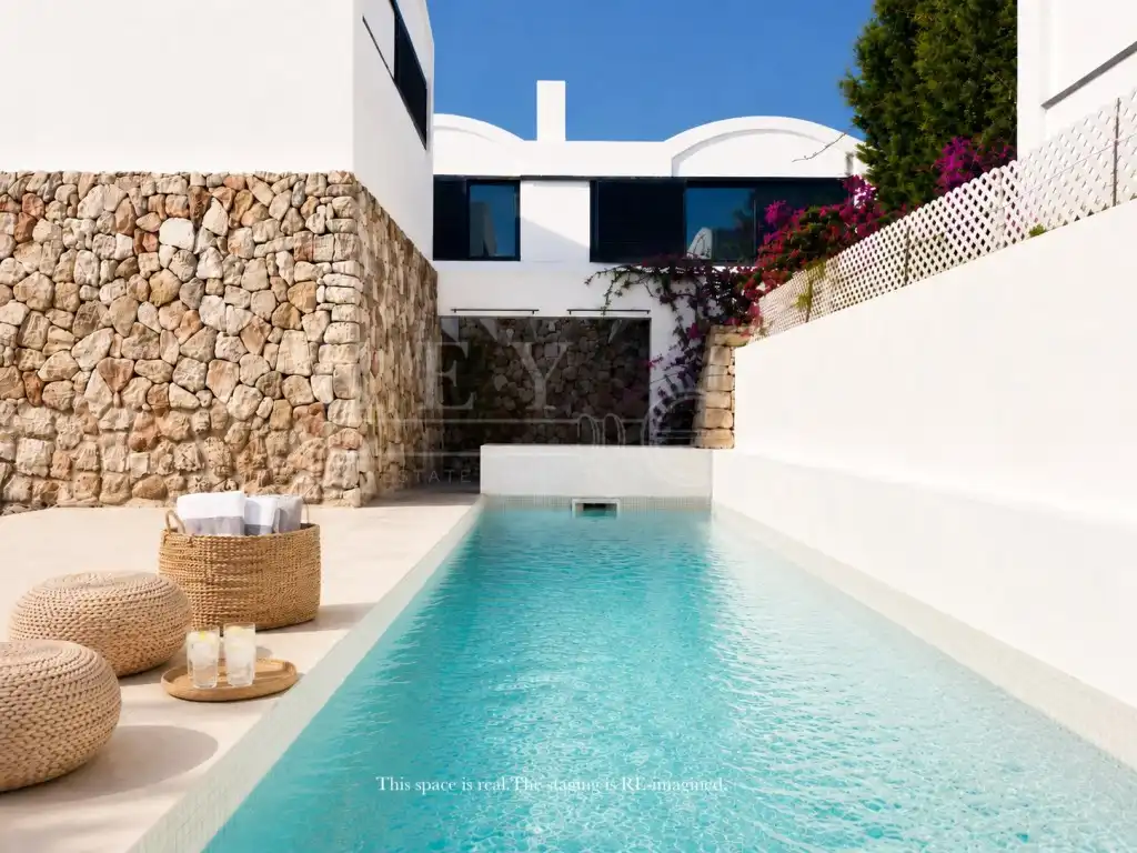 Casa con piscina en venta en Cala Blanca, imagen 2