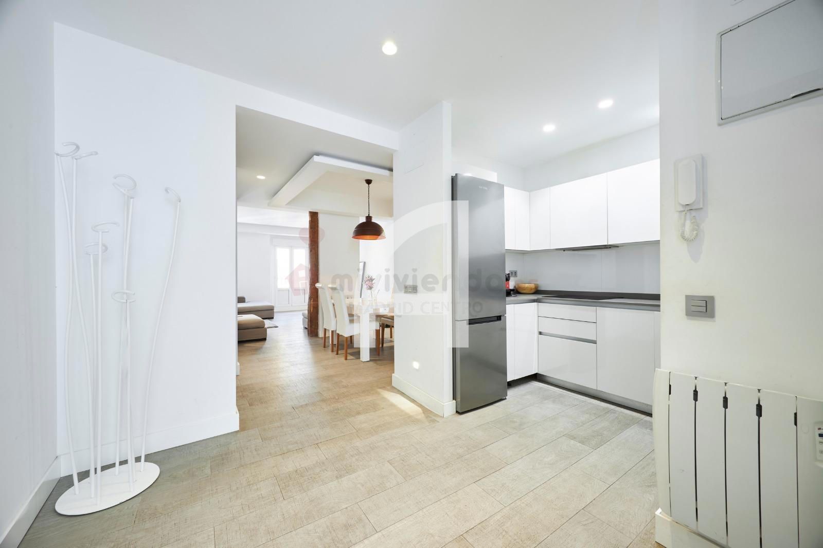 Kitchen of Flat for sale in  Madrid Capital  with Heating, Terrace and Furnished