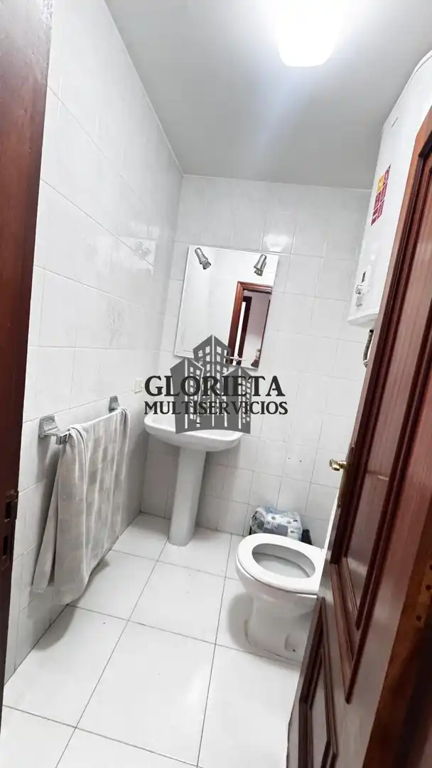 Baño de Ático en venta en Caldas de Reis con Calefacción, Trastero y Amueblado