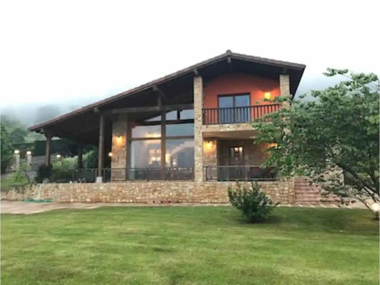 Detached house with garden for sale in Calle Tresgrandas 1