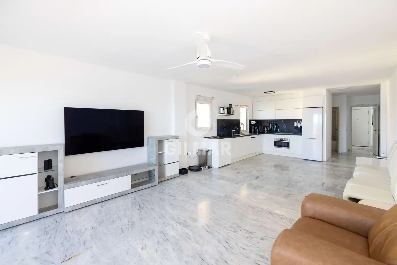Wohnzimmer von Wohnung zum Verkauf in Benalmádena mit Heizung, Privatgarten und Abstellraum