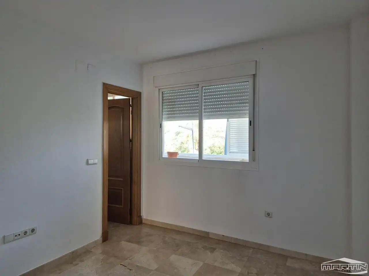 Habitación de Piso de alquiler en Lucena con Aire acondicionado, Terraza y Piscina comunitaria