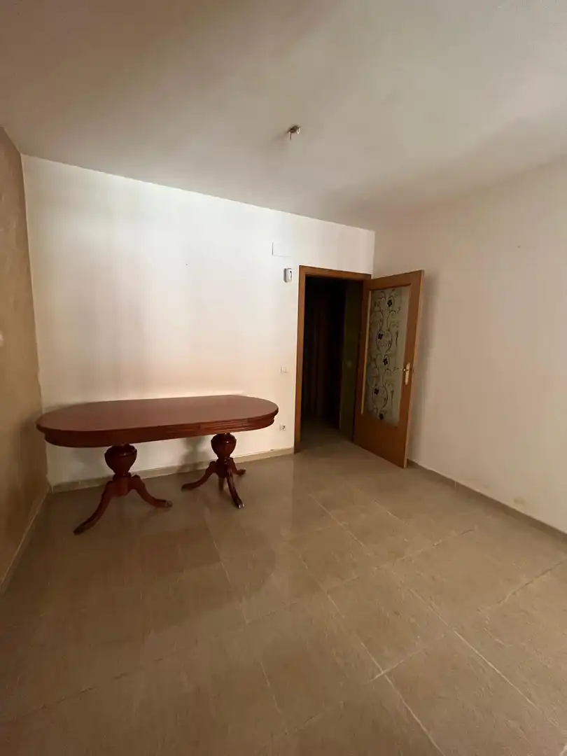 Erdgeschoss zum Verkauf in Tortosa mit Terrasse und Alarm