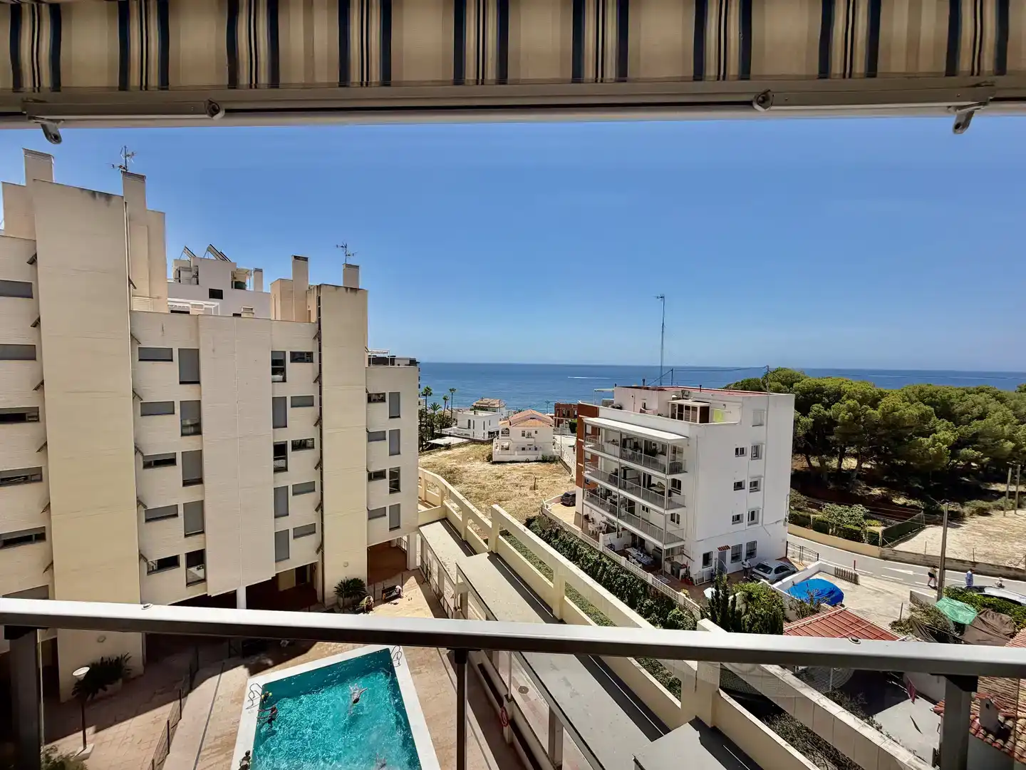 Außenansicht von Wohnung zur Miete in Calpe / Calp mit Klimaanlage, Privatgarten und Abstellraum