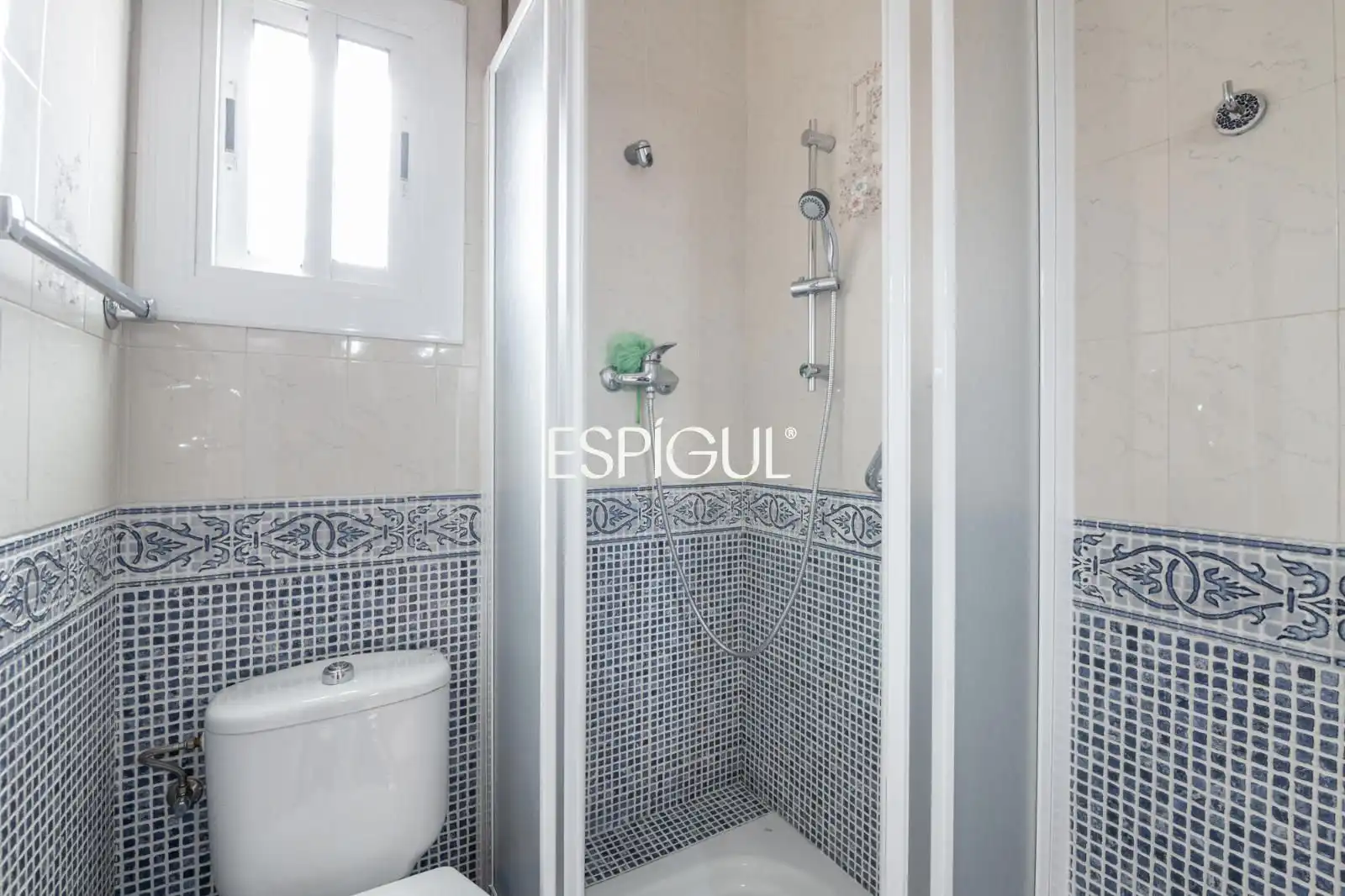 Badezimmer von Dachboden zum Verkauf in Barcelona mit Klimaanlage, Heizung und Terrasse
