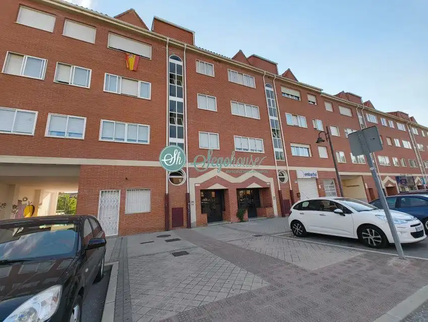 Außenansicht von Wohnung zur Miete in Segovia mit Heizung, Parkett und Terrasse