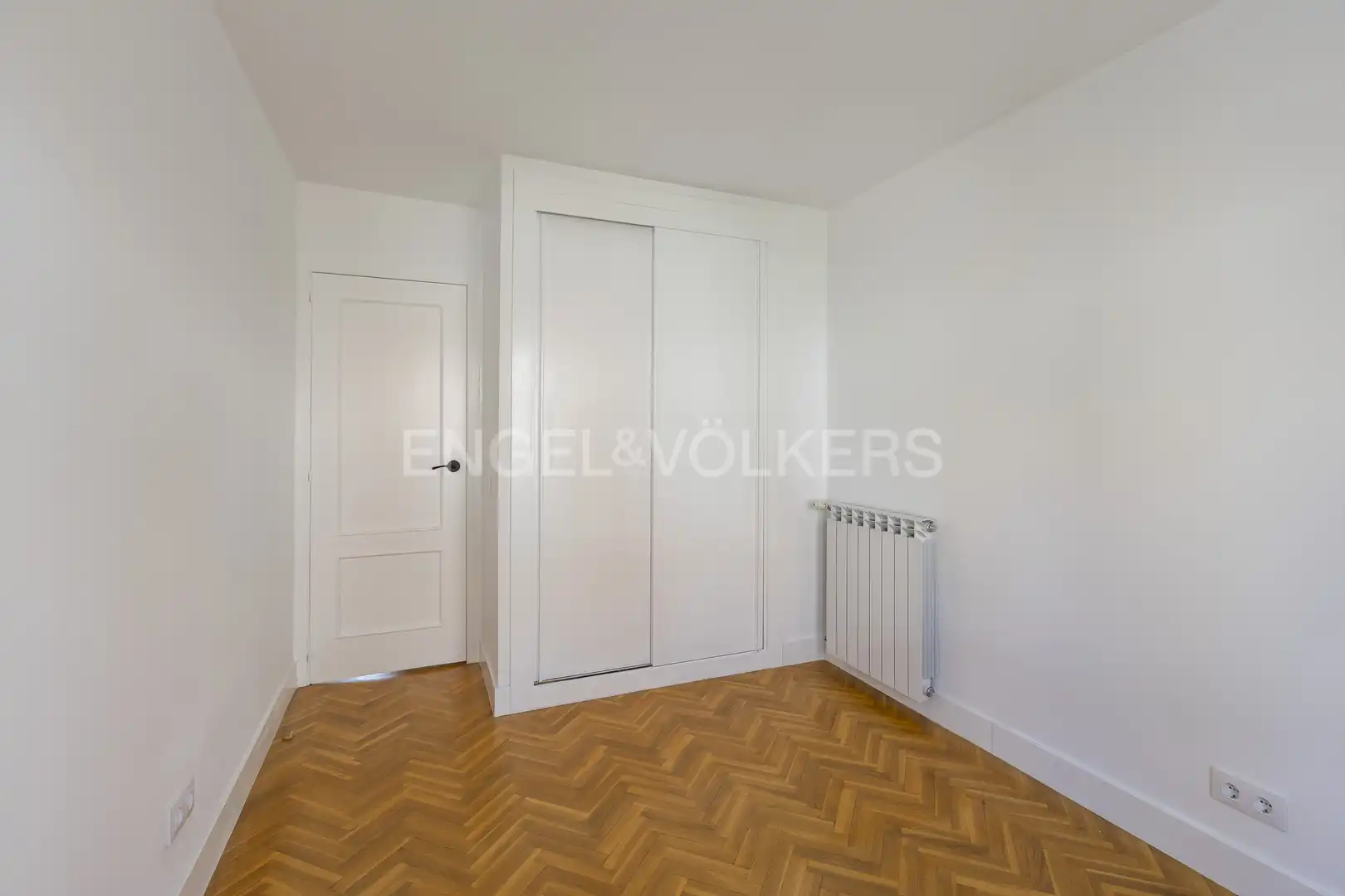 Bedroom of Houses for sale in Pozuelo de Alarcón  with Air Conditioner, Heating and Swimming Pool
