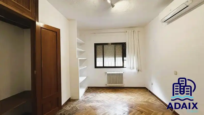 Schlafzimmer von Haus oder Chalet zum Verkauf in Bargas mit Klimaanlage, Heizung und Terrasse