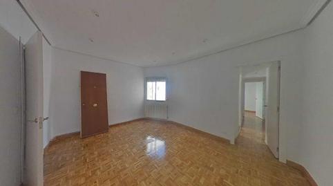 Foto 2 de Piso en venta en Francisco García, Vista Alegre, Madrid