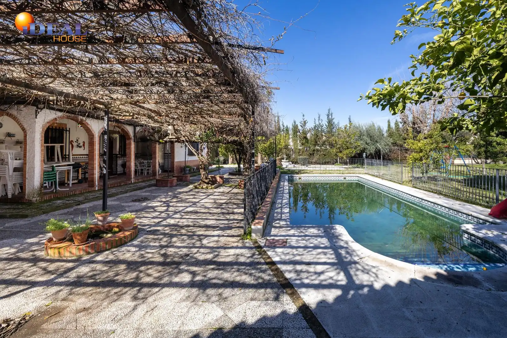Villa mit Pool zum Verkauf in Ogíjares