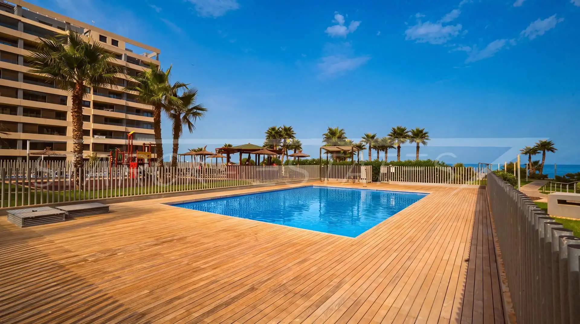 Piscina de Apartament en venda en Orihuela amb Aire condicionat, Jardí privat i Piscina