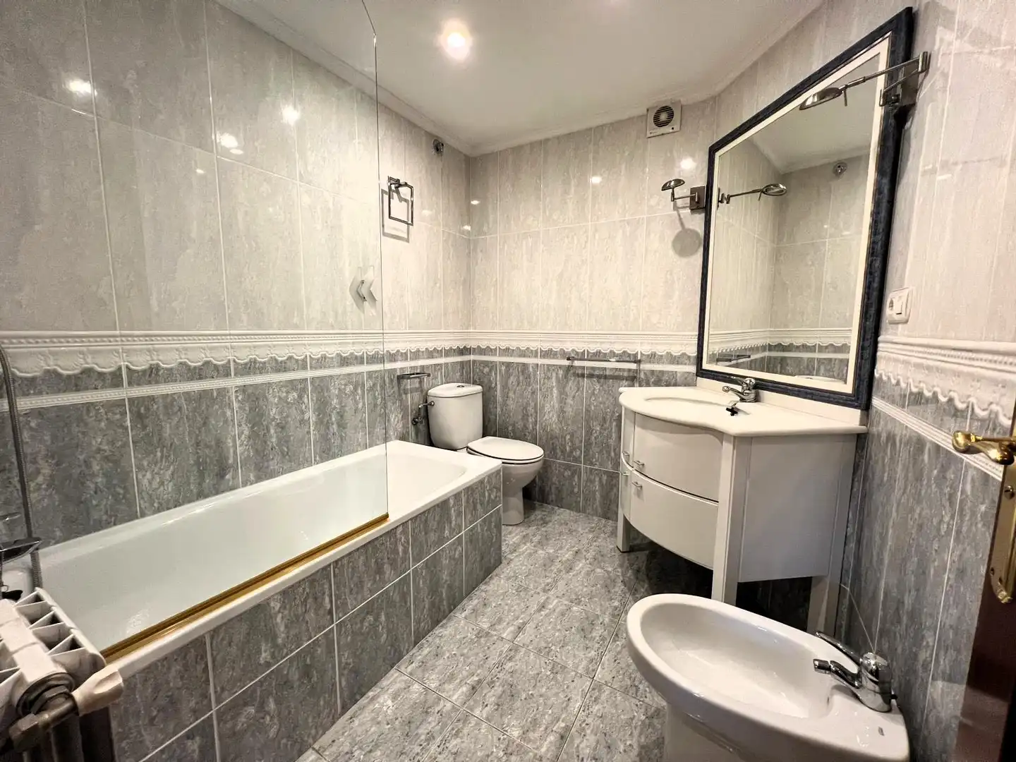 Badezimmer von Wohnung zum Verkauf in Andoain mit Heizung, Parkett und Abstellraum