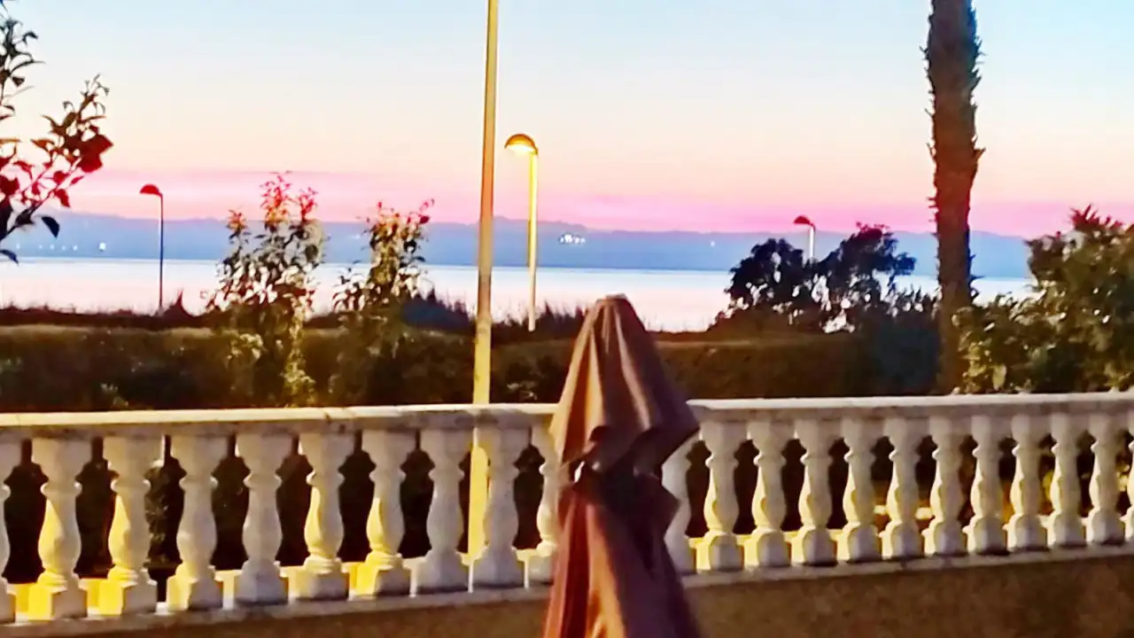Vista exterior de Casa o xalet en venda en Torrevieja amb Piscina