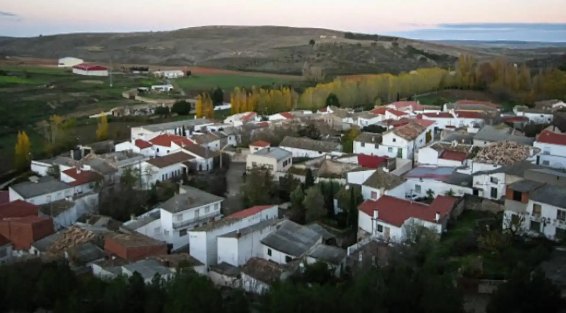 Vista exterior de Casa adosada en venta en Uclés con Amueblado