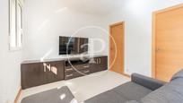 Living room of Flat for sale in  Madrid Capital  with Air Conditioner, Heating and Furnished