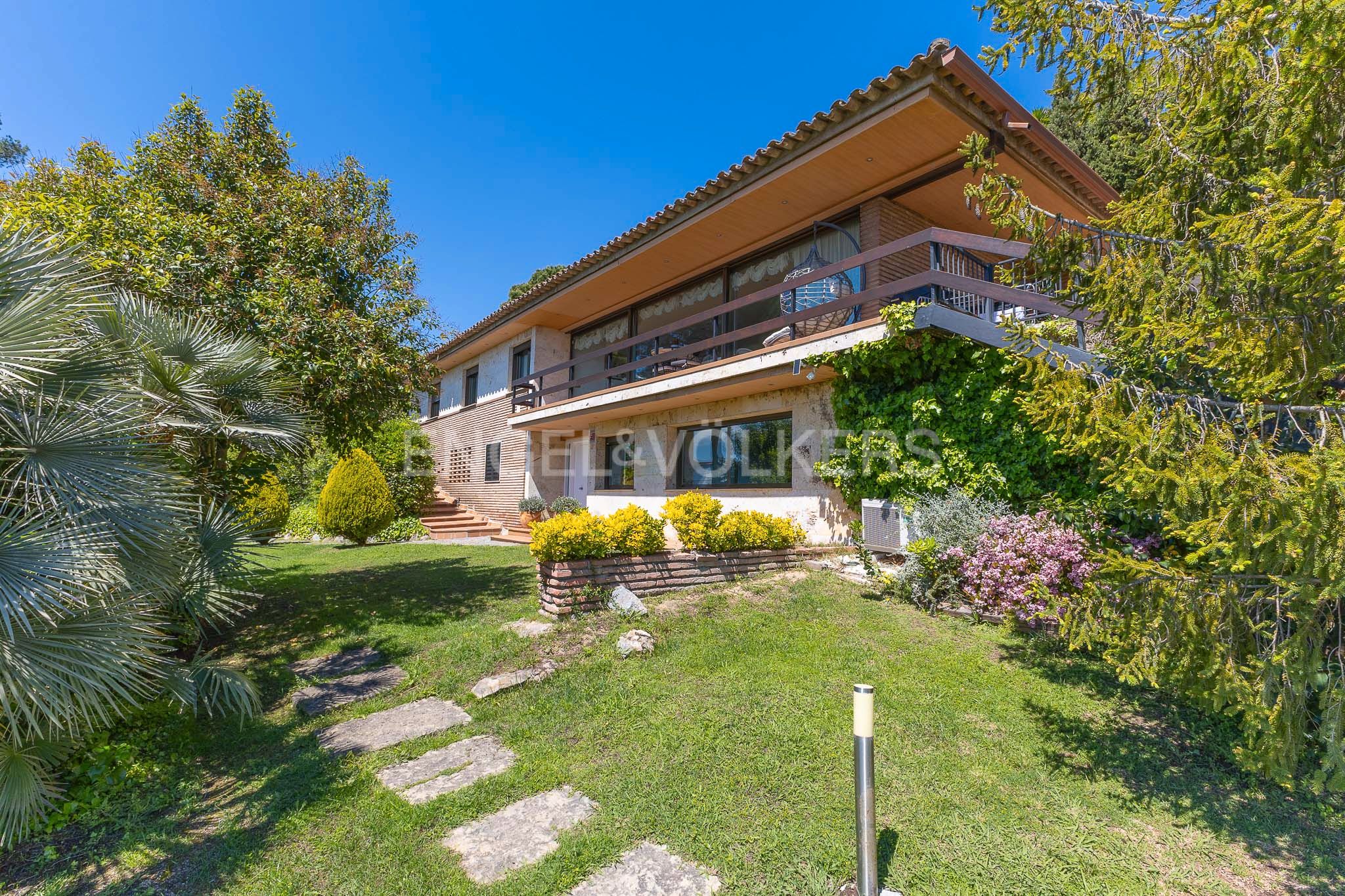 Exterior view of House or chalet for sale in Cerdanyola del Vallès  with Air Conditioner, Heating and Private garden