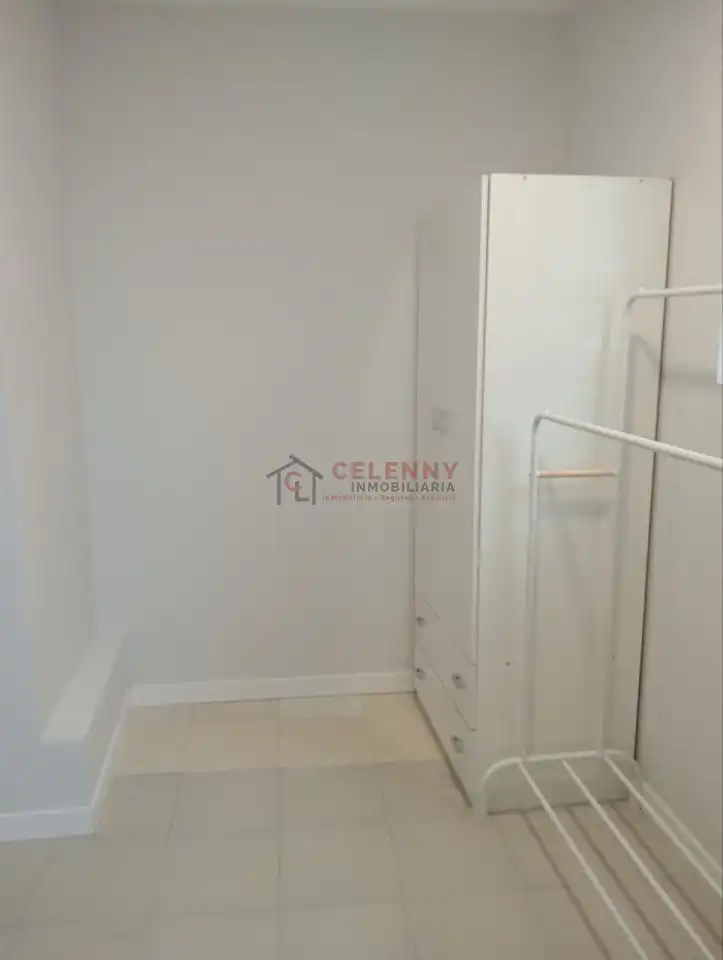 Einfamilien-Reihenhaus zur Miete in San Cibrao das Viñas mit Heizung und Balkon