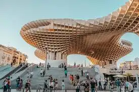 Vista exterior de Edifici en venda en Sevilla