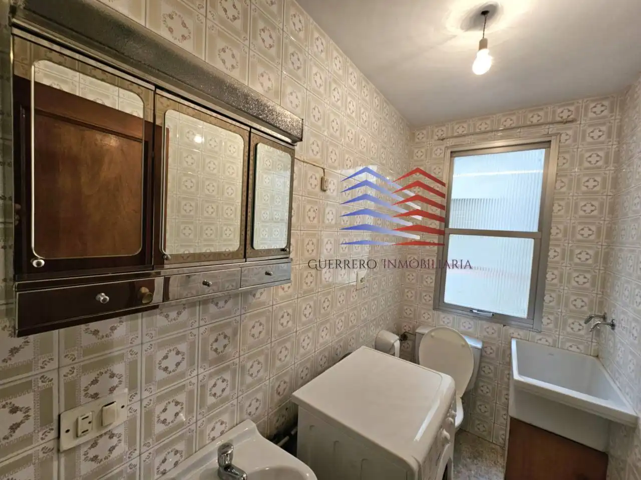 Bathroom of Flat for rent in Ourense Capital   with Heating, Furnished and Balcony