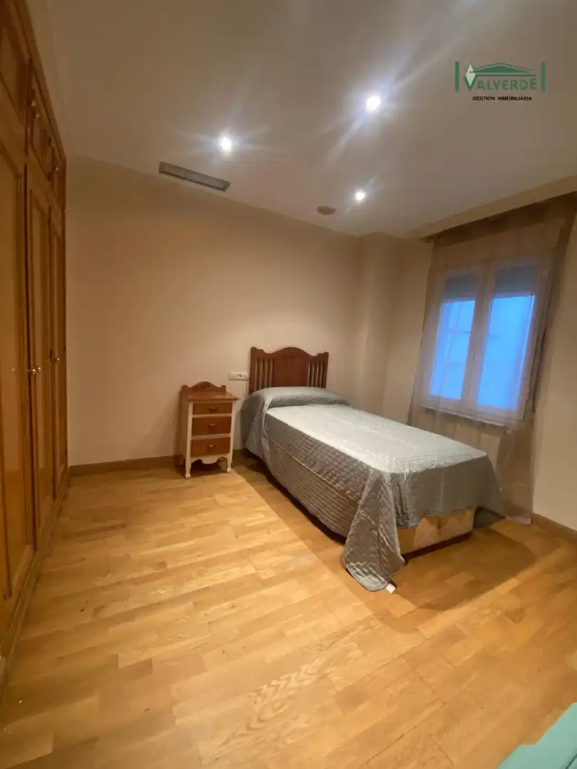 Schlafzimmer von Wohnung zur Miete in Granada mit Heizung, Möbliert und Ofen
