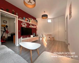 Living room of Flat for sale in  Madrid Capital  with Air Conditioner, Heating and Furnished